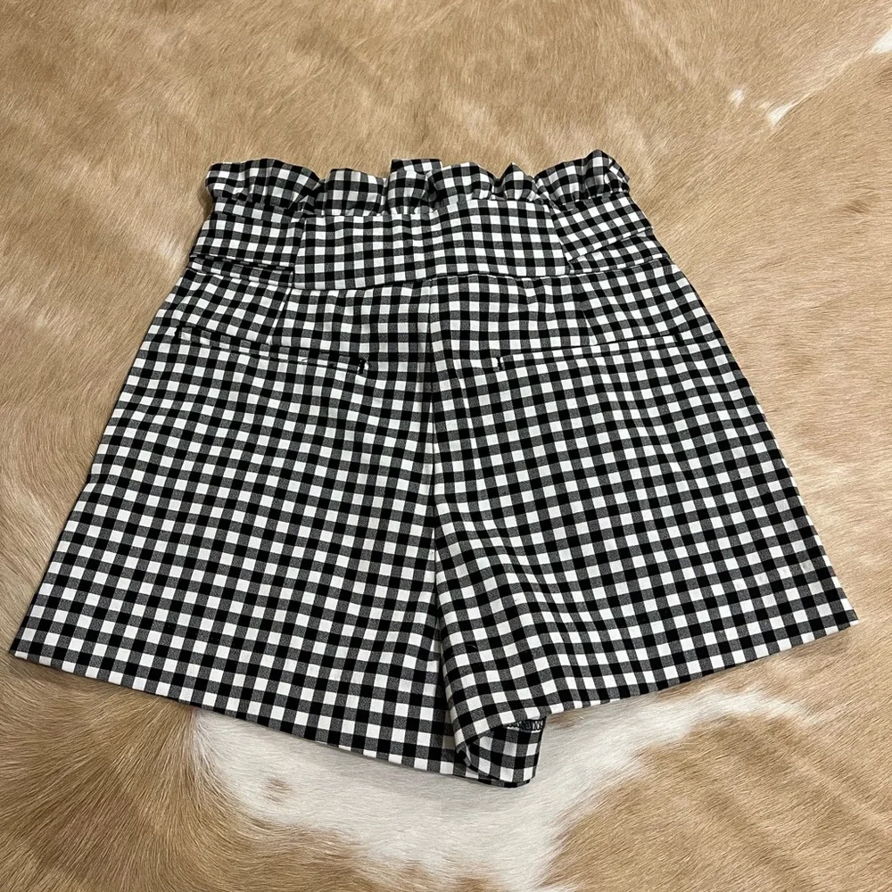 Zara Short - Picture 3 of 3